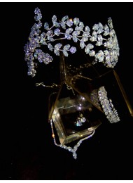 Луксозен булчински комплект корона, гривна, колие и нежни обици с кристали Сваровски модел Goddess of the Dream